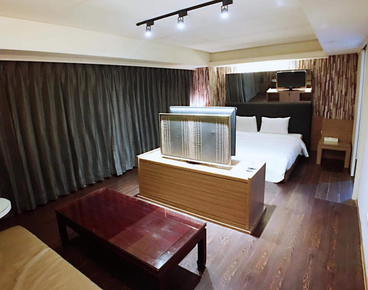 Love Hotel Taipei Exterior photo